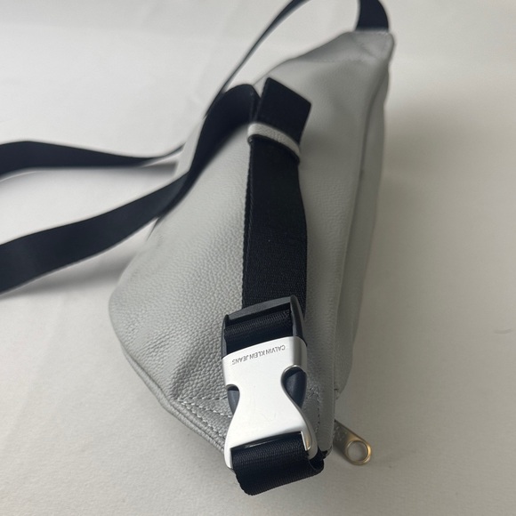 Calvin Klein Jeans Light Gray Belt Bag - Picture 9 of 11